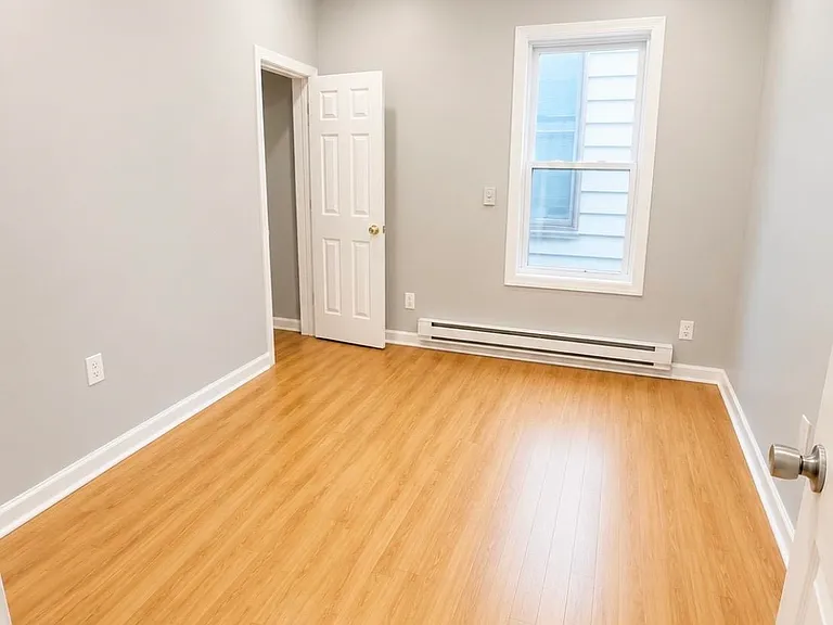 580 Summit Ave #2 — Photo 6