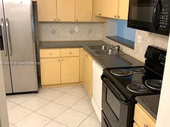 8540 SW 133rd Avenue Rd APT 124, Miami, FL 33183