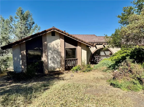 17045 Squirrelhill Rd, Hidden Valley Lake, CA 95467