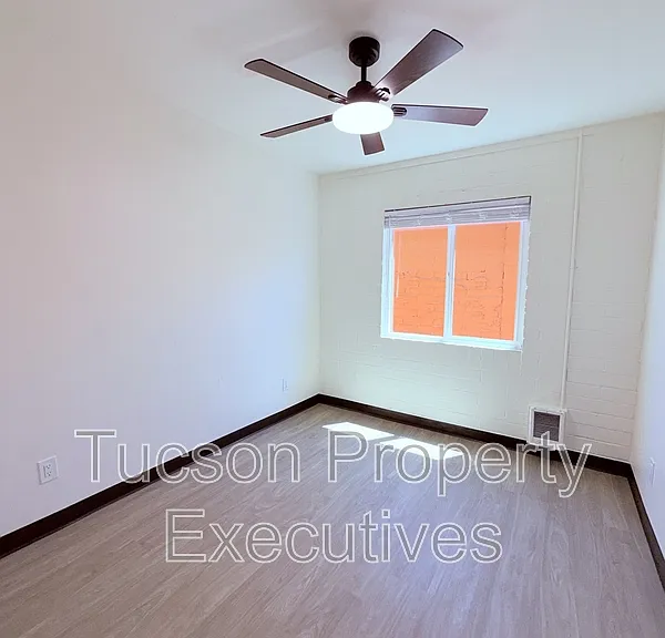 2411 S 6th Ave #16 — Photo 4