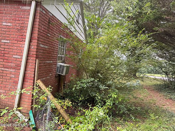 5th image of 176 White Oak Street