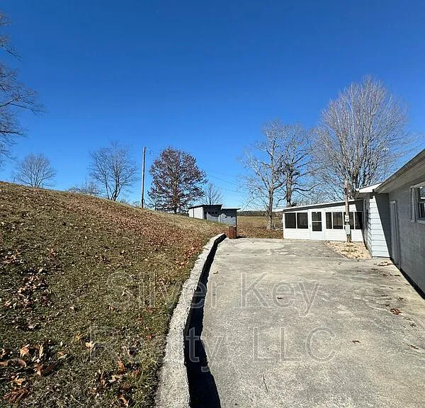 2955 Oakland Rd — Photo 4