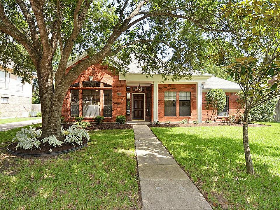 1st image of 2030 Caravel Dr