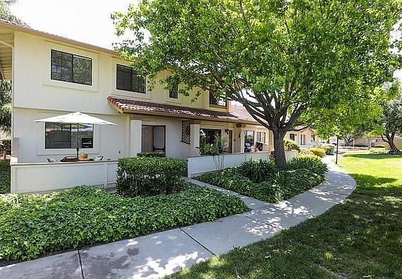 4th image of 419 Colony Crest Dr