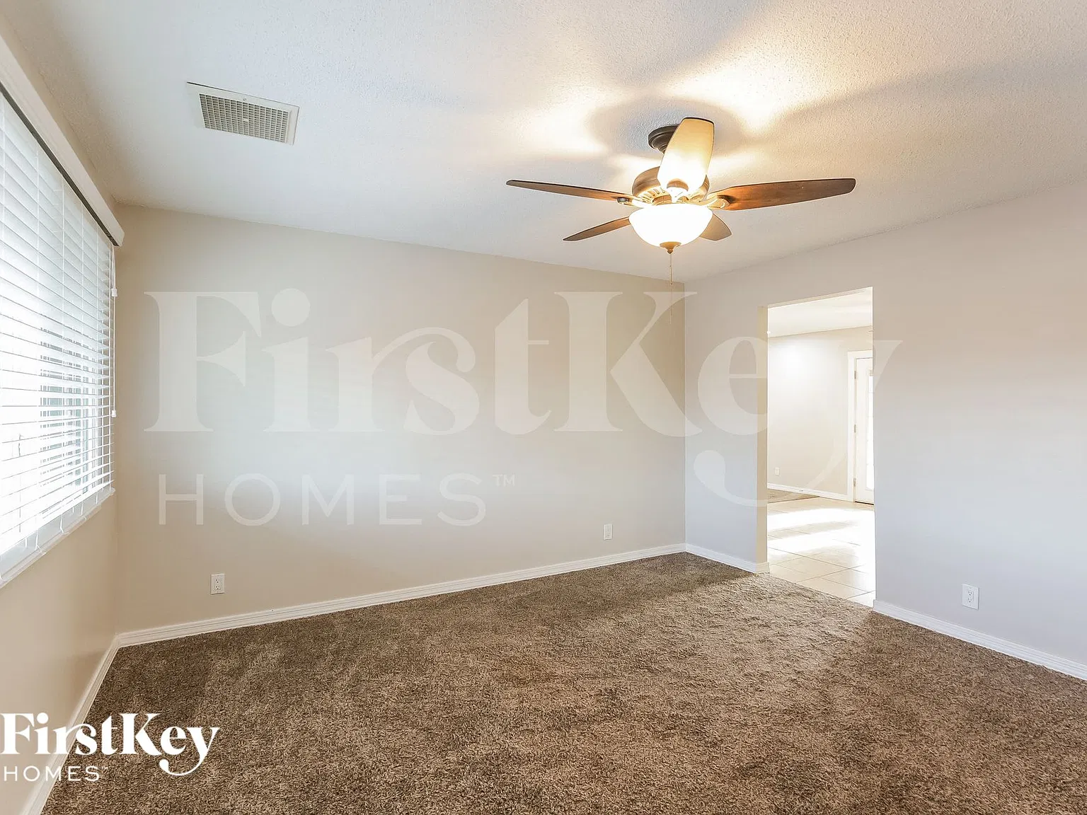 3 bed, 2.0 bath, 1646 sqft, $2,205 — Photo 3