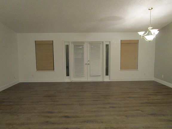 3rd image of 2852 Belleza Ln