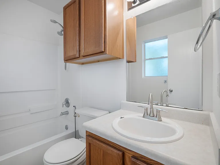 7204 Veronica Ct — Photo 6