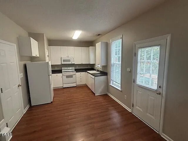 3 bed, 2.5 bath, 1448 sqft, $1,750 — Photo 4
