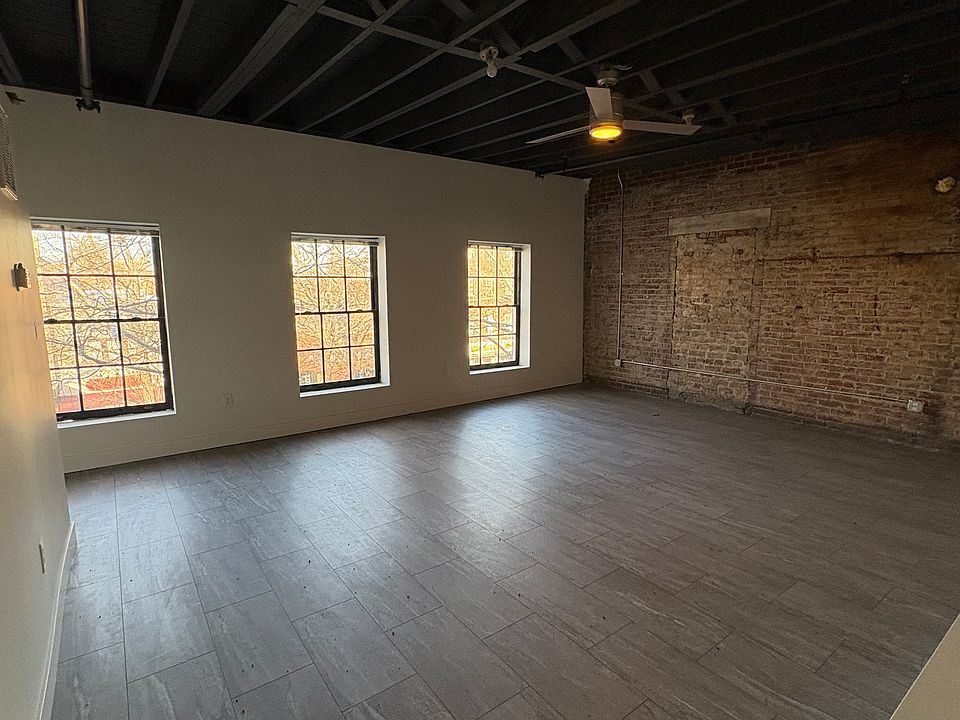 1st image of 309 High St #112