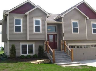 707 E 15th St, Eudora, KS 66025