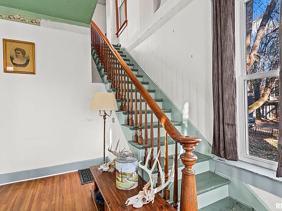 2nd image of 203 W Sheridan Rd