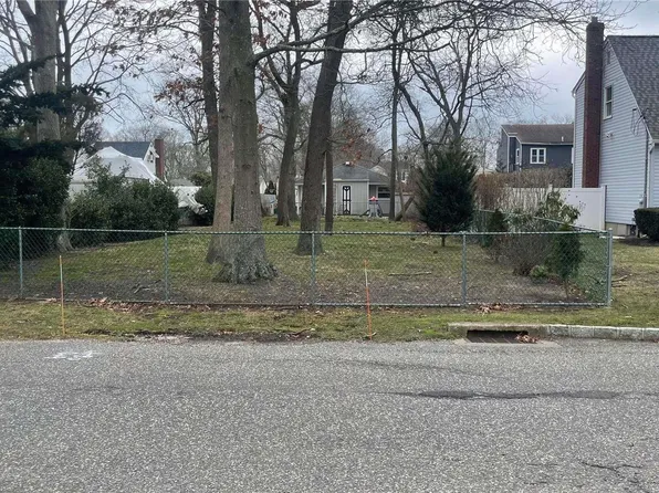 Southaven Avenue, Mastic, NY 11950