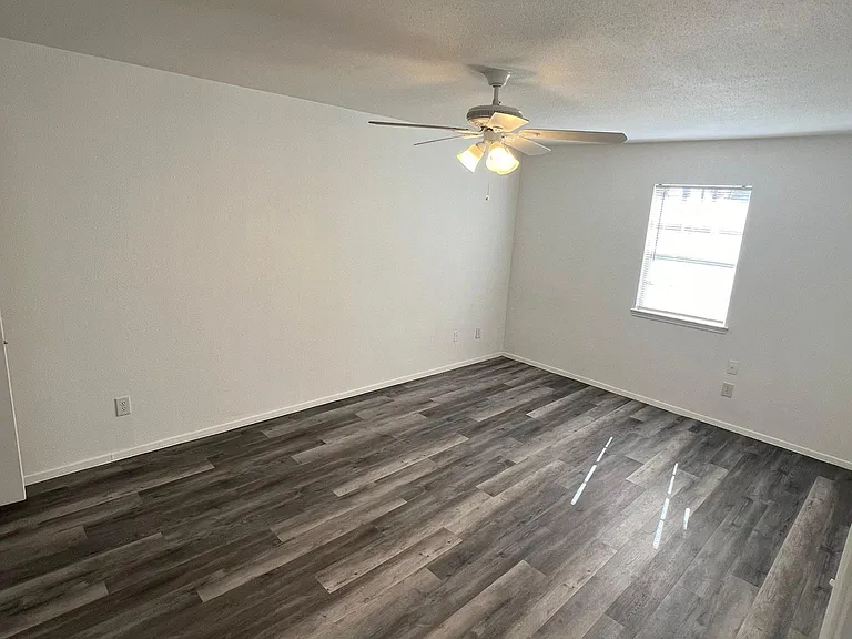 Pinewood Townhomes — Photo 24