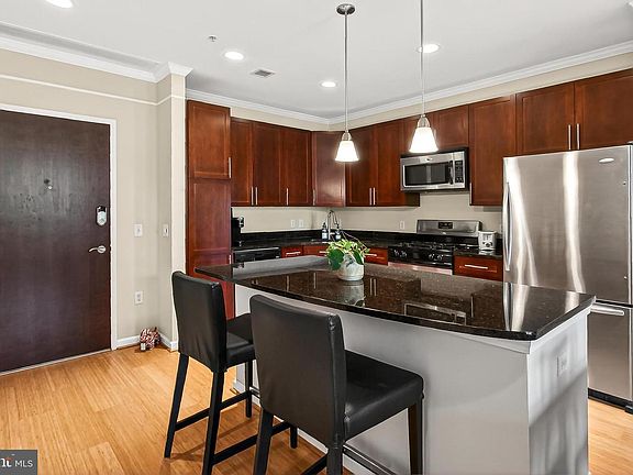3rd image of 444 W Broad St Unit 224