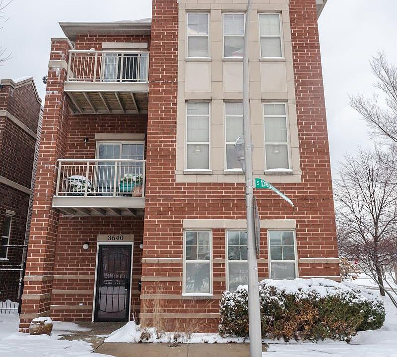 1st image of 3540 S Dearborn St Floor At1
