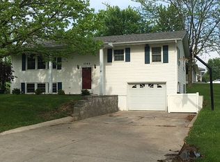 1302 Englewood Dr, Macon, MO 63552