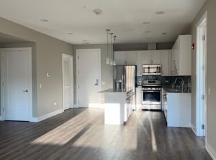 940 Maple Ave, Downers Grove, IL 60515