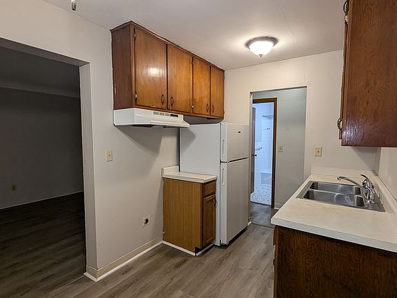 3rd image of 400 Larpenteur Ave W #8