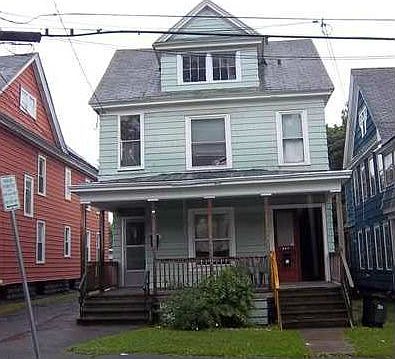 Between Court and Turtle Streets