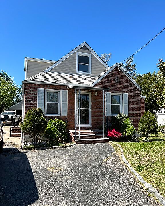 1st image of 71 Circle Dr W