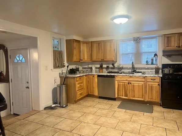 88 Wahconah St, Pittsfield, MA 01201
