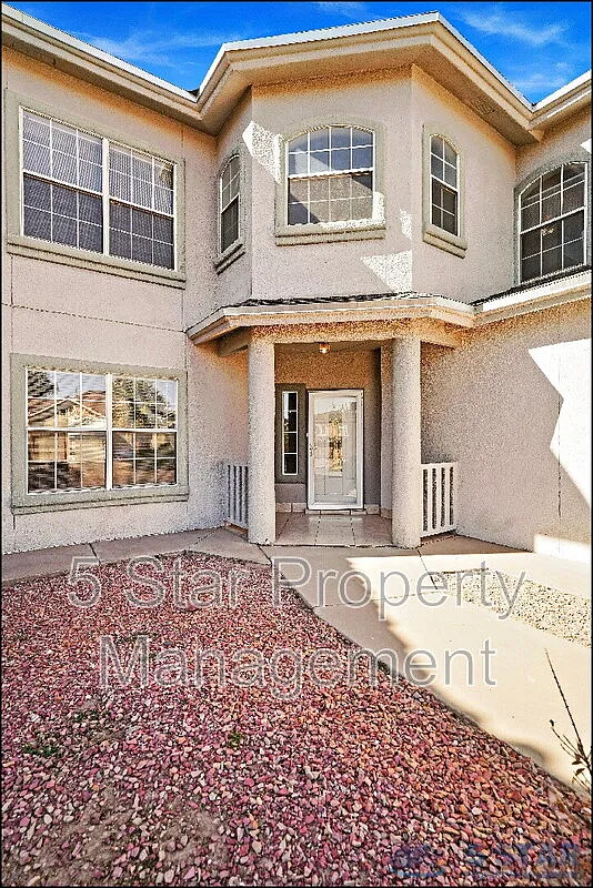 5 bed, 2.5 bath, 2648 sqft, $2,150 — Photo 3