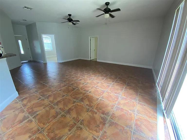 1004 Pine Tree Dr — Photo 4