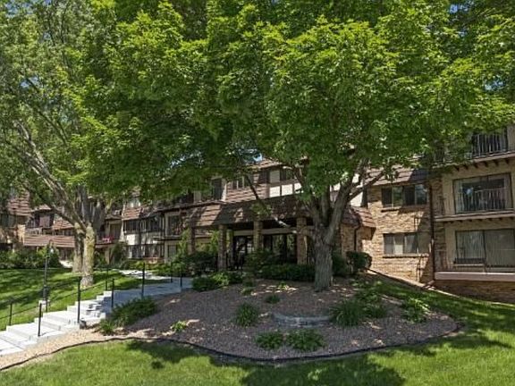 4th image of 205 Barry Ave S APT 118