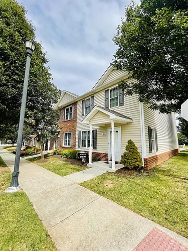 218 Colonnade St Photo 1