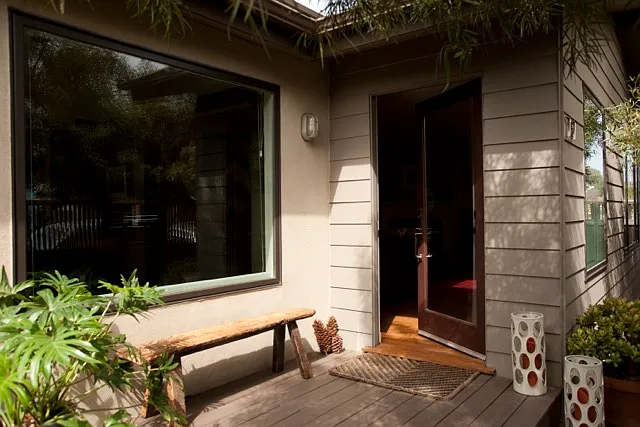 737 Broadway St — Photo 1