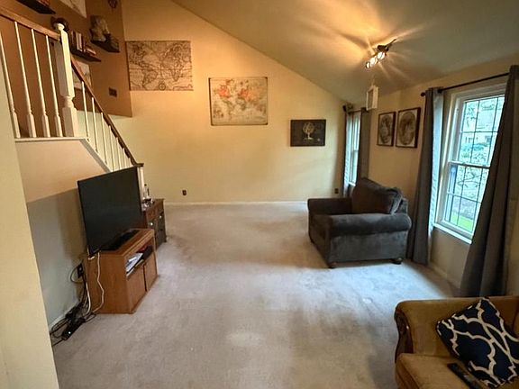 4th image of 352 Willow Turn
