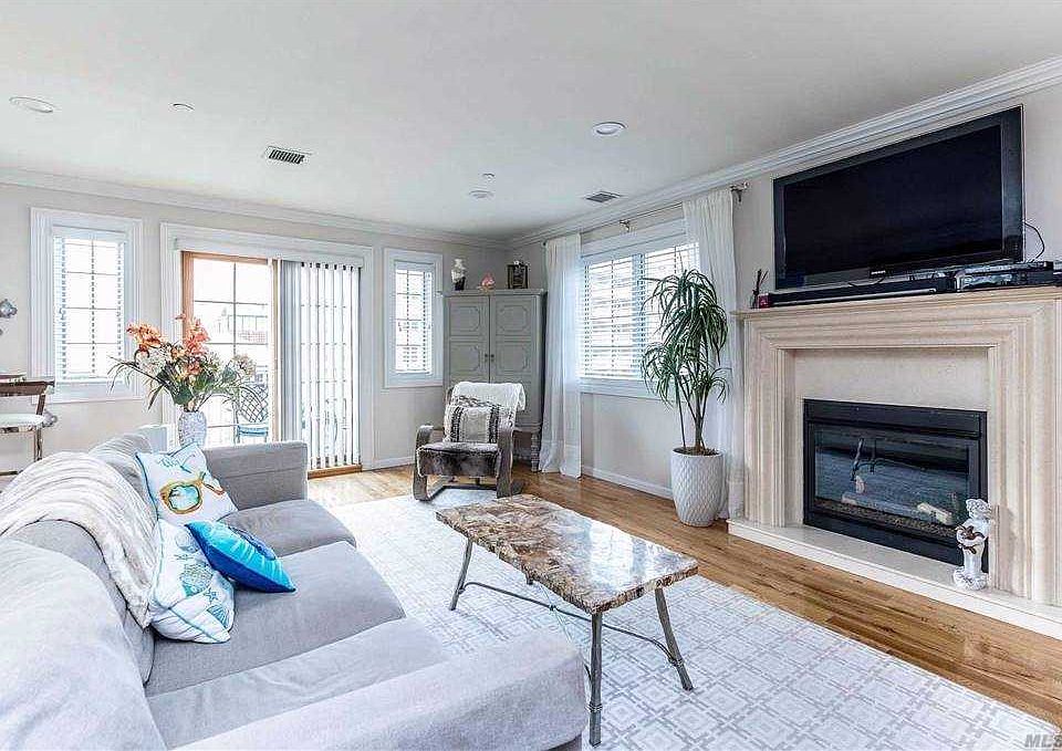 1st image of 435 B East Broadway