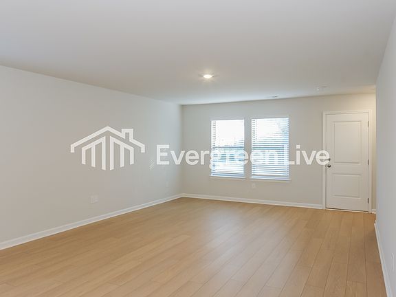 4th image of 22629 Dashwood Ln