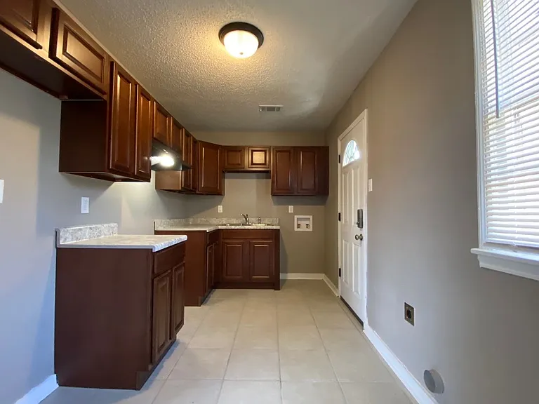 3559 Rochester Rd — Photo 2