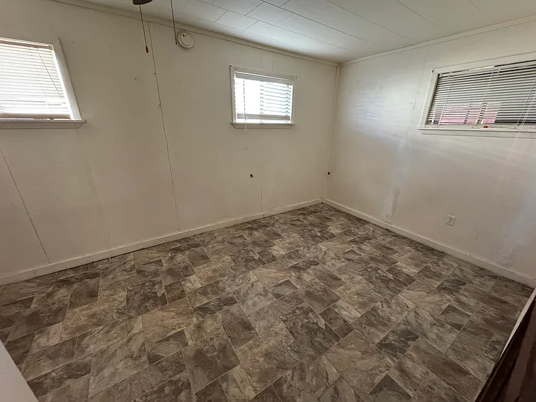 614 Fahey St — Photo 12