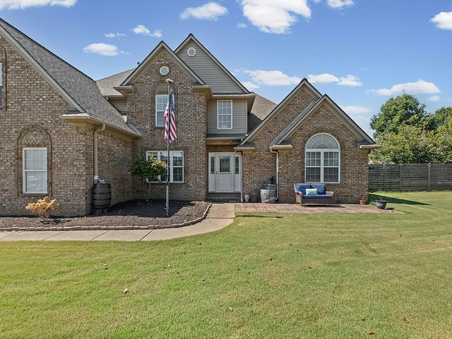 5 bed, 3.0 bath, 2690 sqft, $2,800 — Photo 3