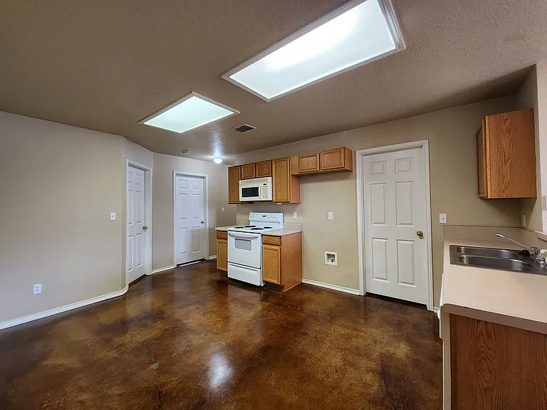 1013 Misty Acres Dr — Photo 9