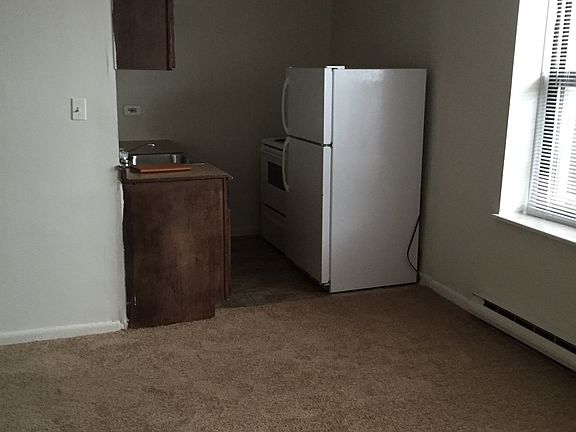 2nd image of 5726 N Hermitage Ave #108