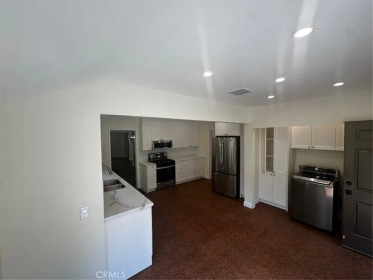 2151 N Altadena Dr — Photo 23