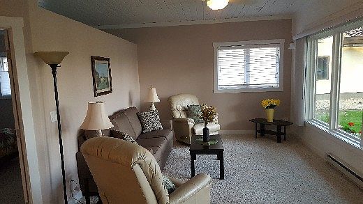 2nd image of 1004 Bay Ln NE