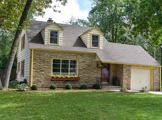 8320 N Santa Monica Blvd, Fox Pt, WI 53217