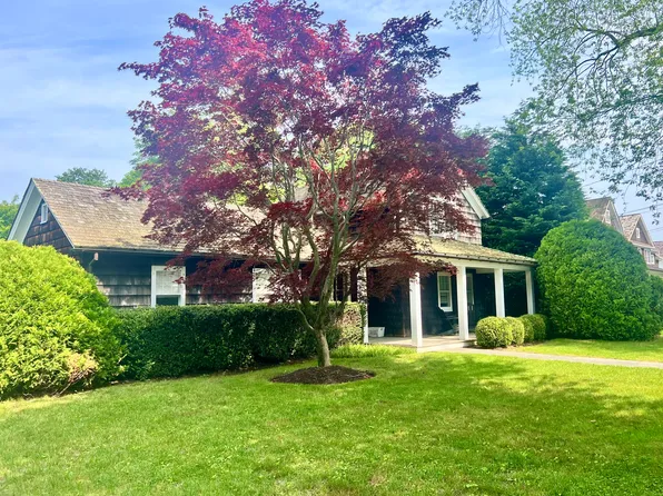 https://photos.zillowstatic.com/fp/8a52eab2b5e3c586cba67ecc99bab6b6-p_e.webp
