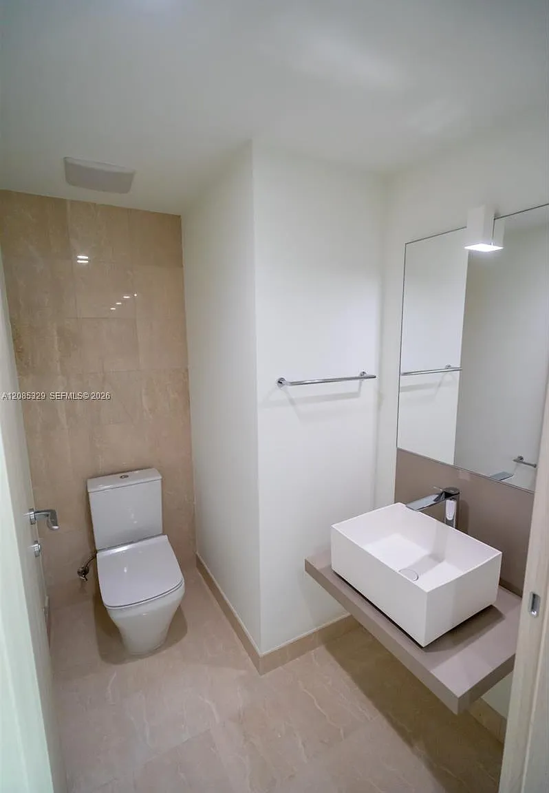 Brickell Flatiron — Photo 2