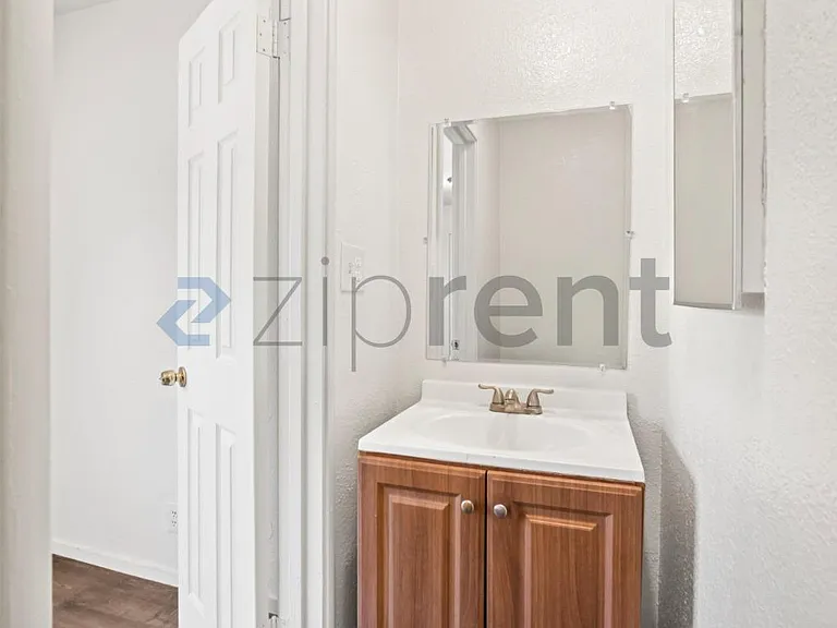 1253 84th Ave — Photo 15