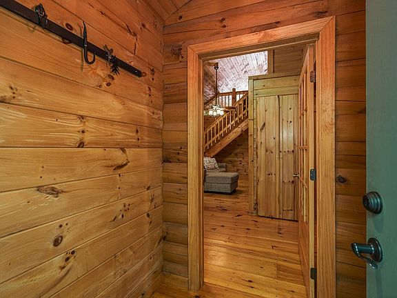 3rd image of 211 Red Oak Forest Ln