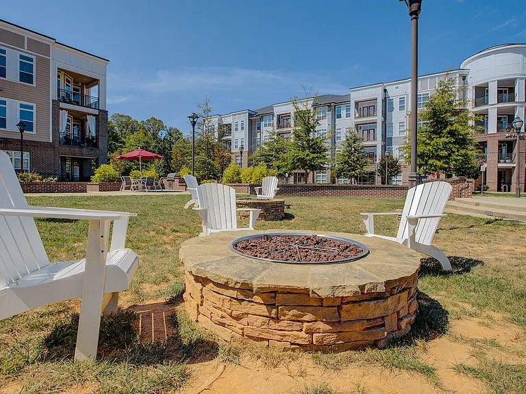 Holly Crest Apartments — Photo 47