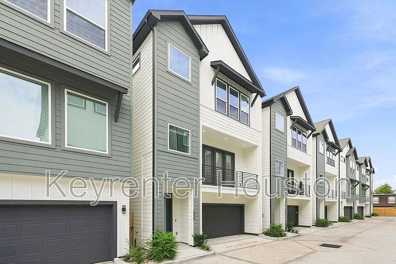 3 bed, 3.0 bath — Photo 2