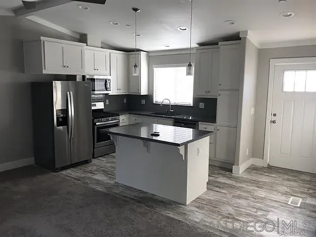 2 bed, 2.0 bath, 900 sqft, $3,200 — Photo 2