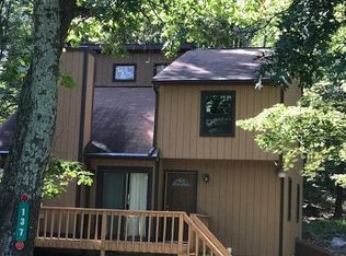 137 Bellingham Dr, Bushkill, PA 18324