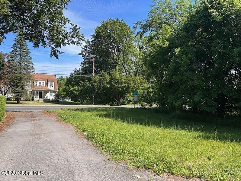 5th image of 2544 Aqueduct Road